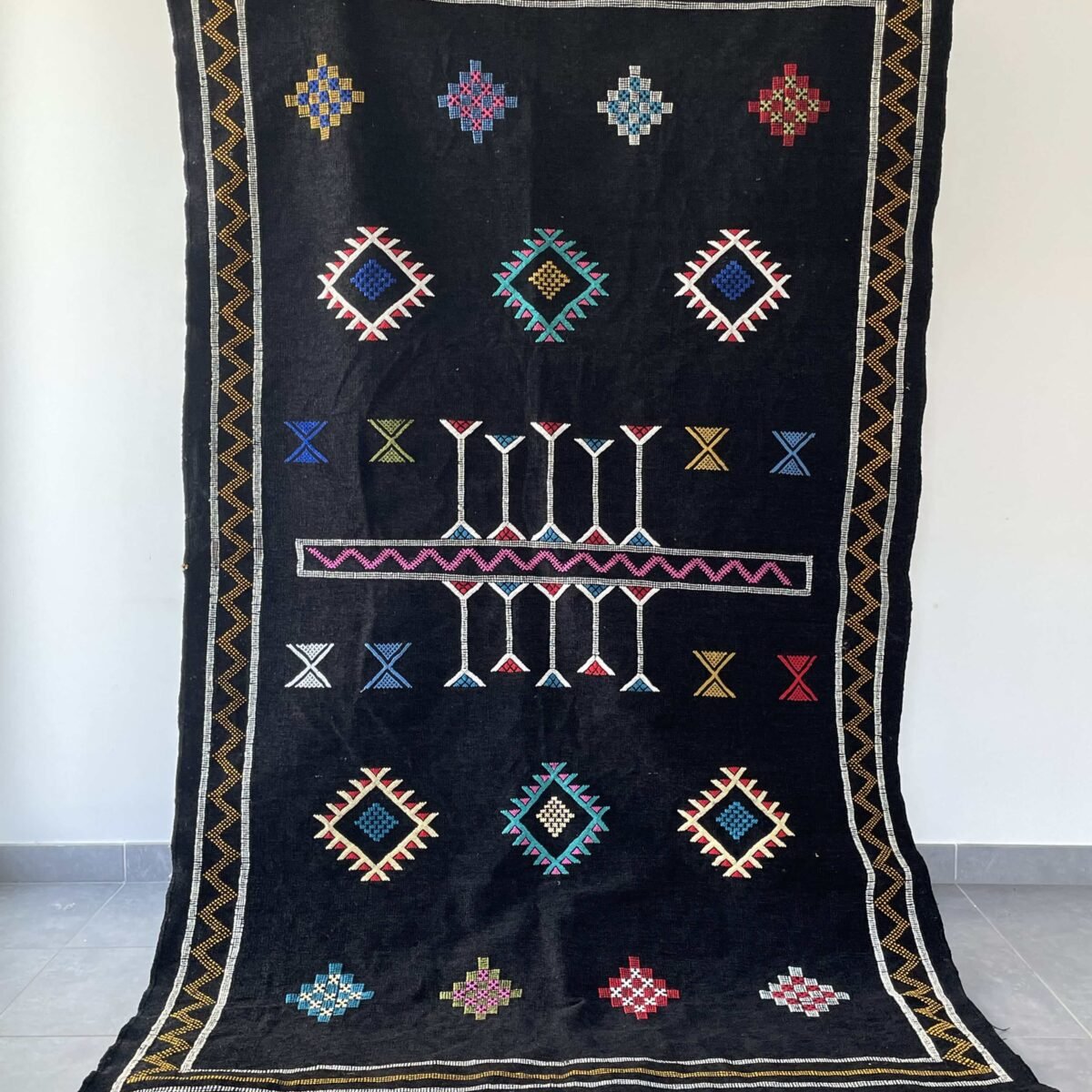 Tapis Berbère couleur noir en Laine Naturelle