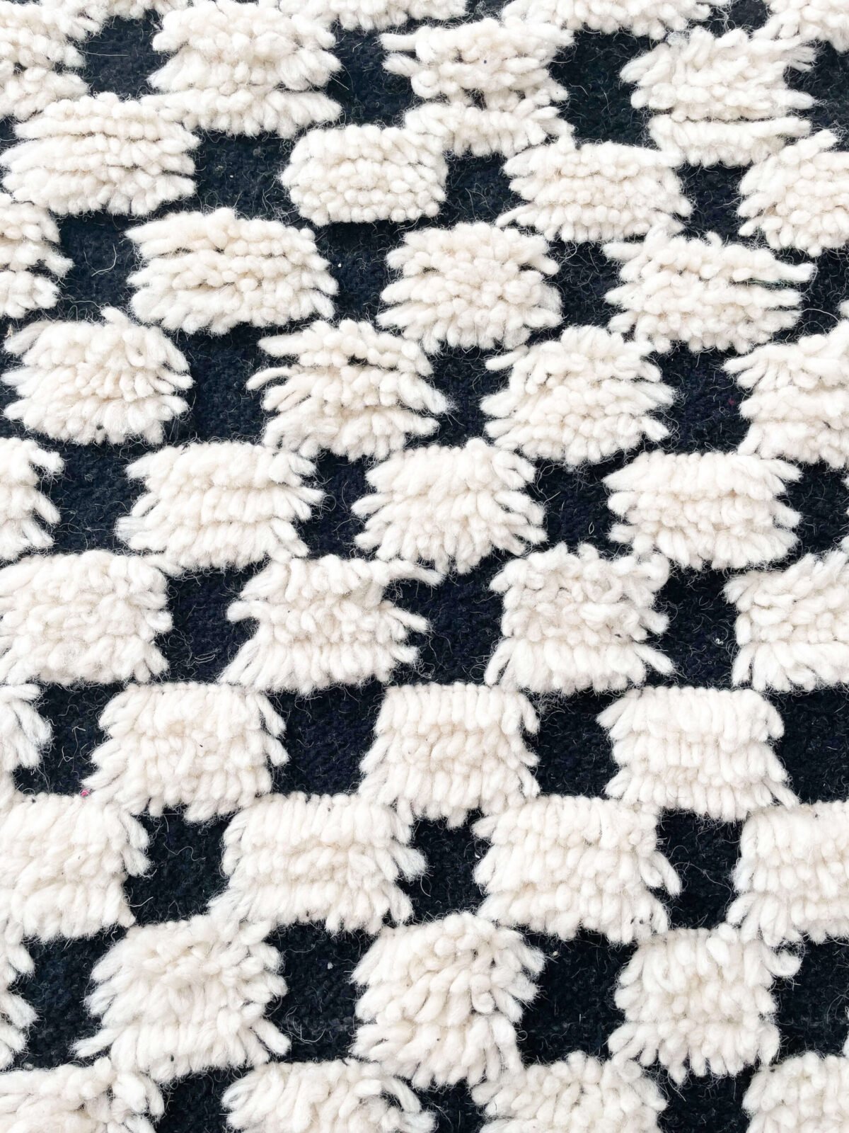 Tapis Berbère Noir et Blanc en Laine | Plusieurs Tailles | Fait Main