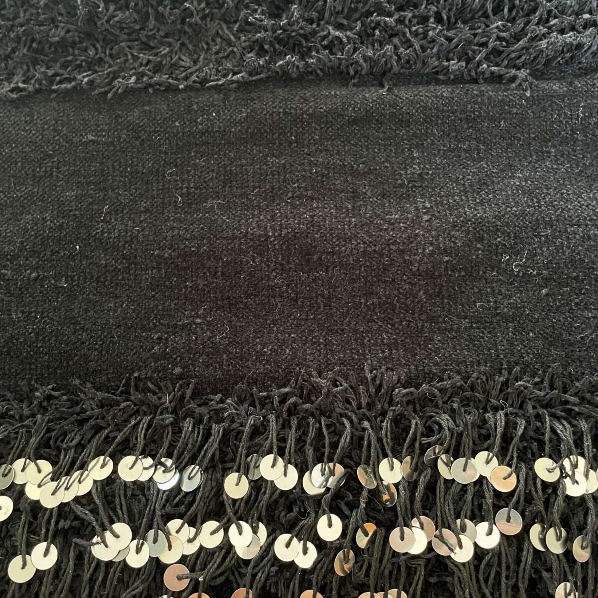 Mystérieuse Couverture Berbère Noire | Laine & Sequins | 221x125 cm