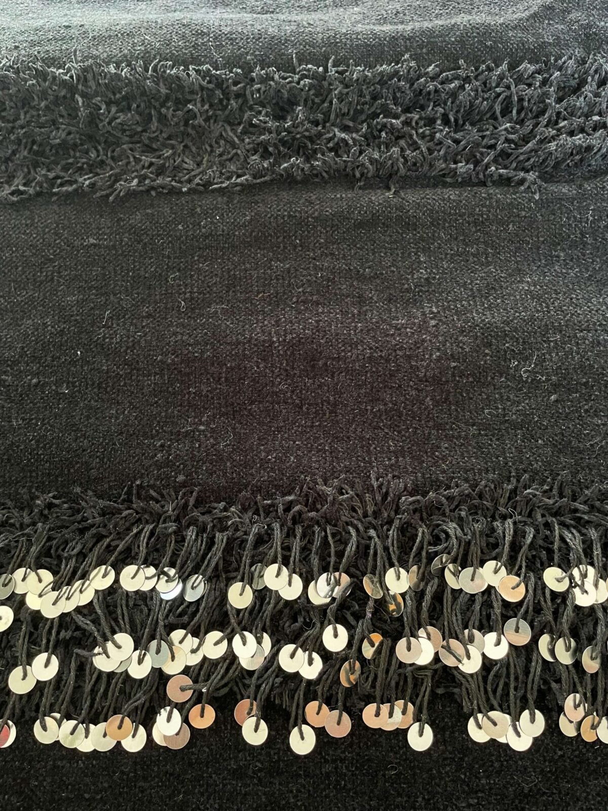 Mystérieuse Couverture Berbère Noire | Laine & Sequins | 221x125 cm