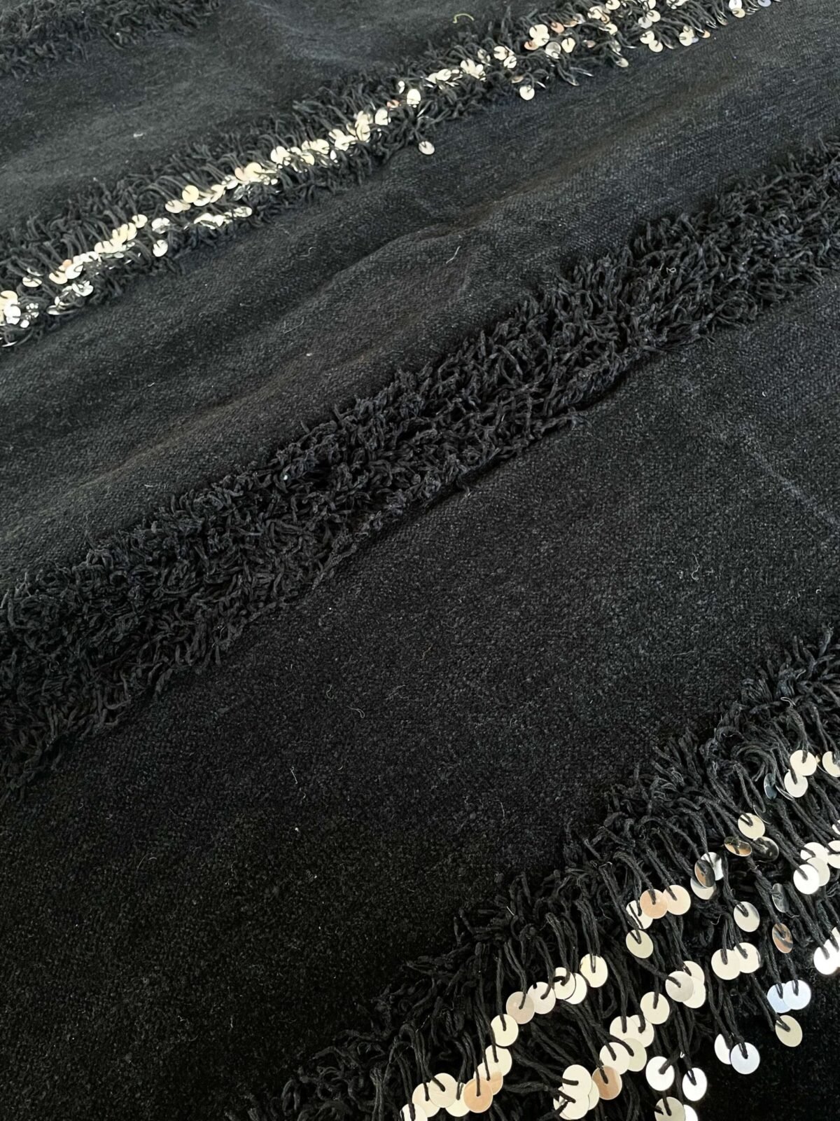 Mystérieuse Couverture Berbère Noire | Laine & Sequins | 221x125 cm