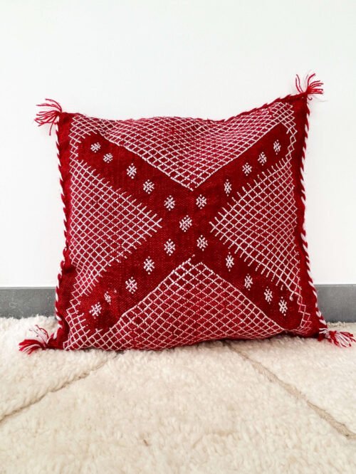 Coussin Berbère Rouge Croix et Pompons | 43x44 cm