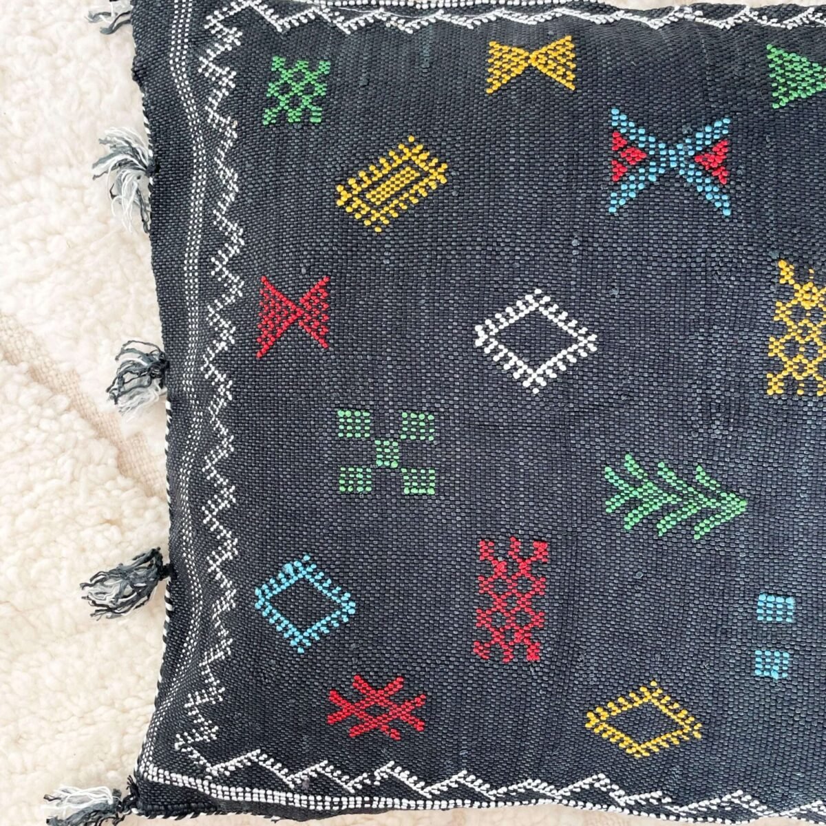 Coussin Berbère Noir Motifs Colorés | 55x40 cm