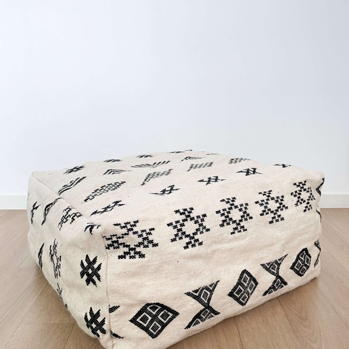 Pouf Laine Noir et Blanc Berbère Élégant | 66x66x28cm | Fait Main