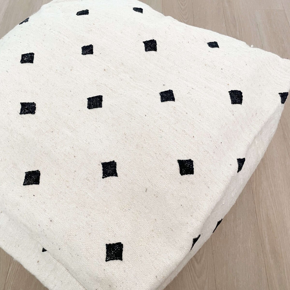 Pouf Laine Point Noir Berbère Moderne | 66x66x26cm | Fait Main