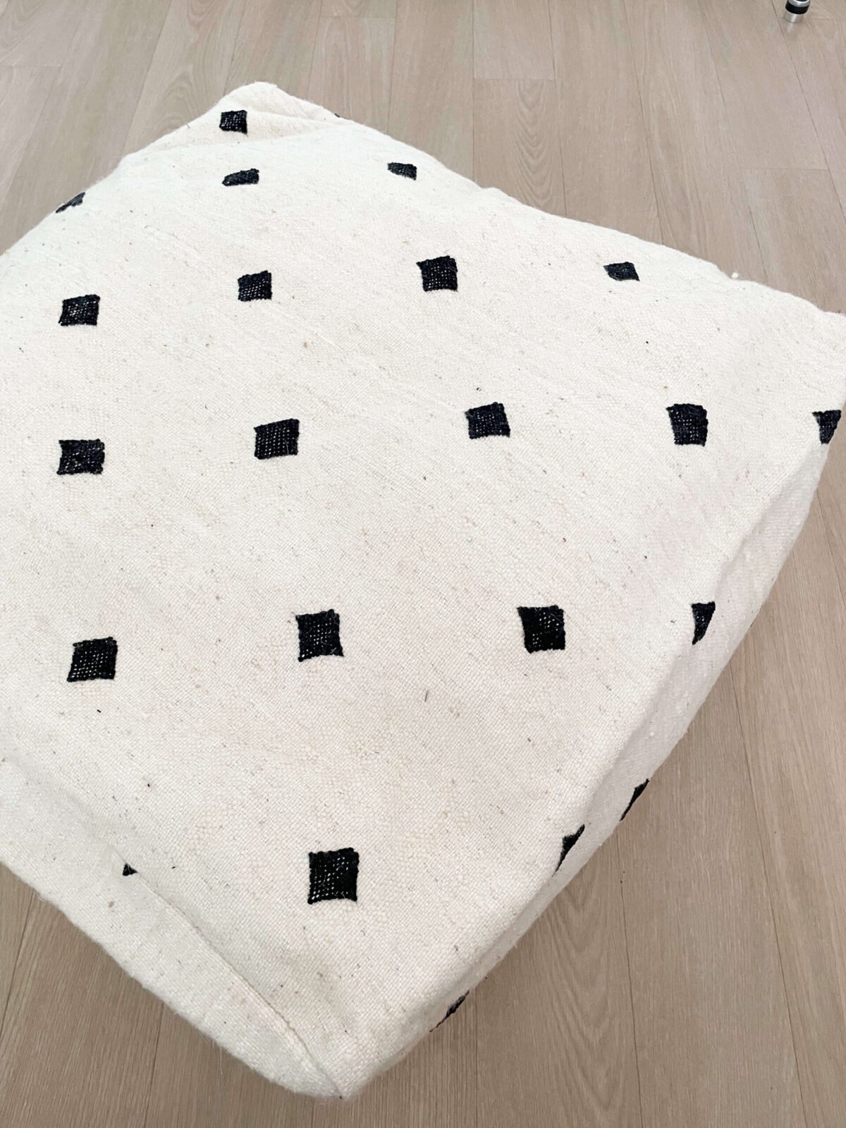 Pouf Laine Point Noir Berbère Moderne | 66x66x26cm | Fait Main