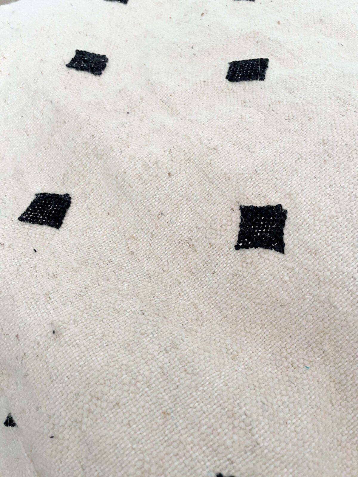 Pouf Laine Point Noir Berbère Moderne | 66x66x26cm | Fait Main