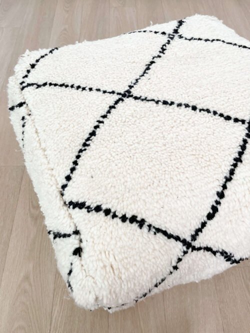 Pouf Berbère Noir et Blanc en Laine Naturelle | 60x60x25cm | Fait Main