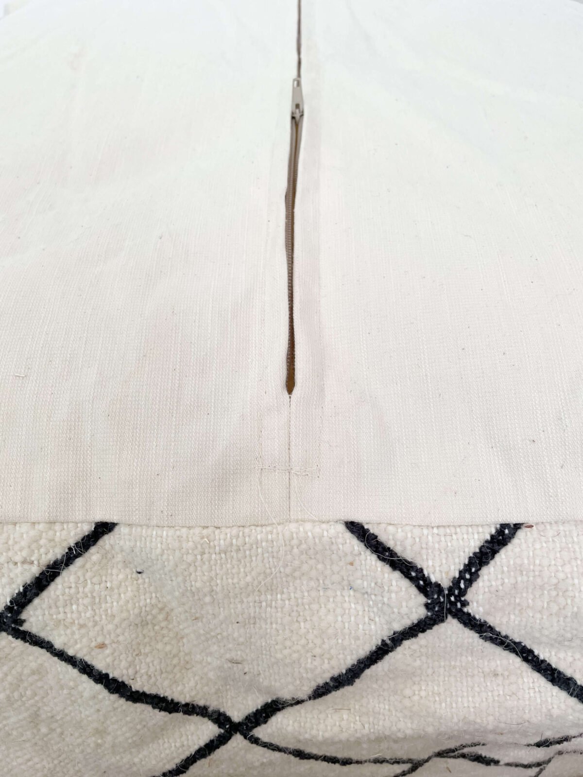Pouf Kilim Noir et Blanc à Carreaux | 60x60x25 cm