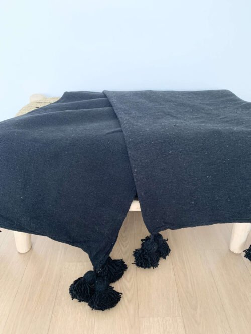Plaid à pompons noir