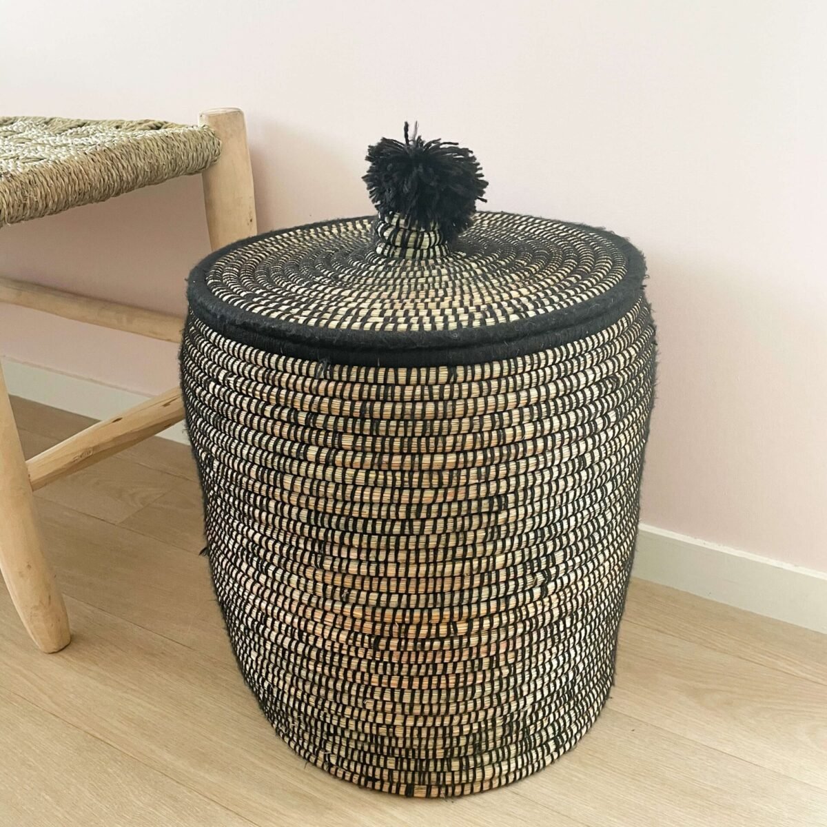 Corbeille berbère à pompons
