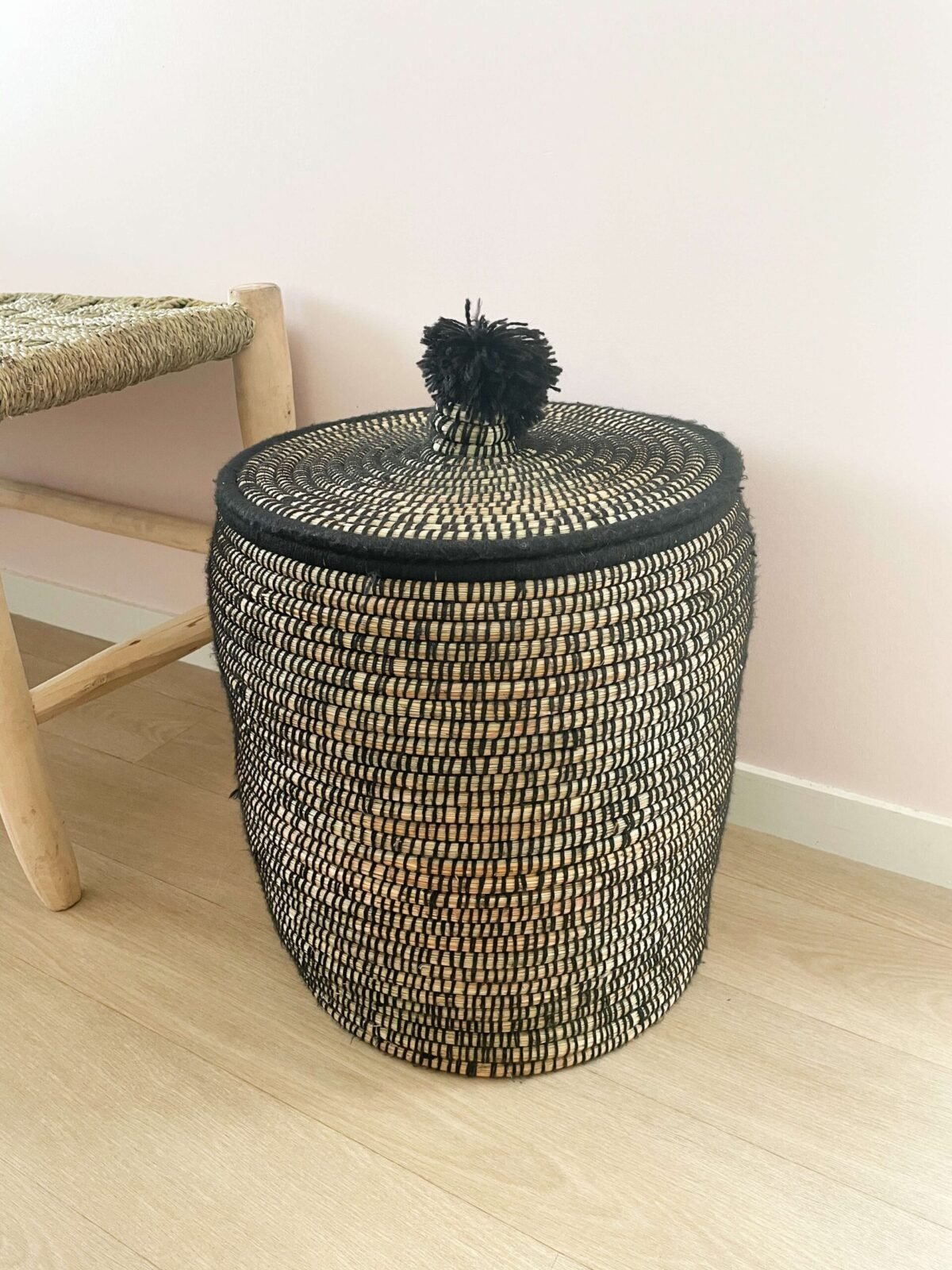 Corbeille berbère à pompons