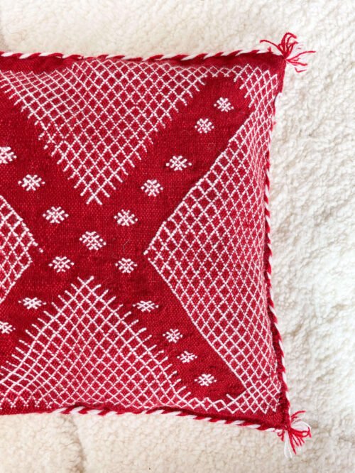 Coussin Berbère Rouge Croix et Pompons | 43x44 cm