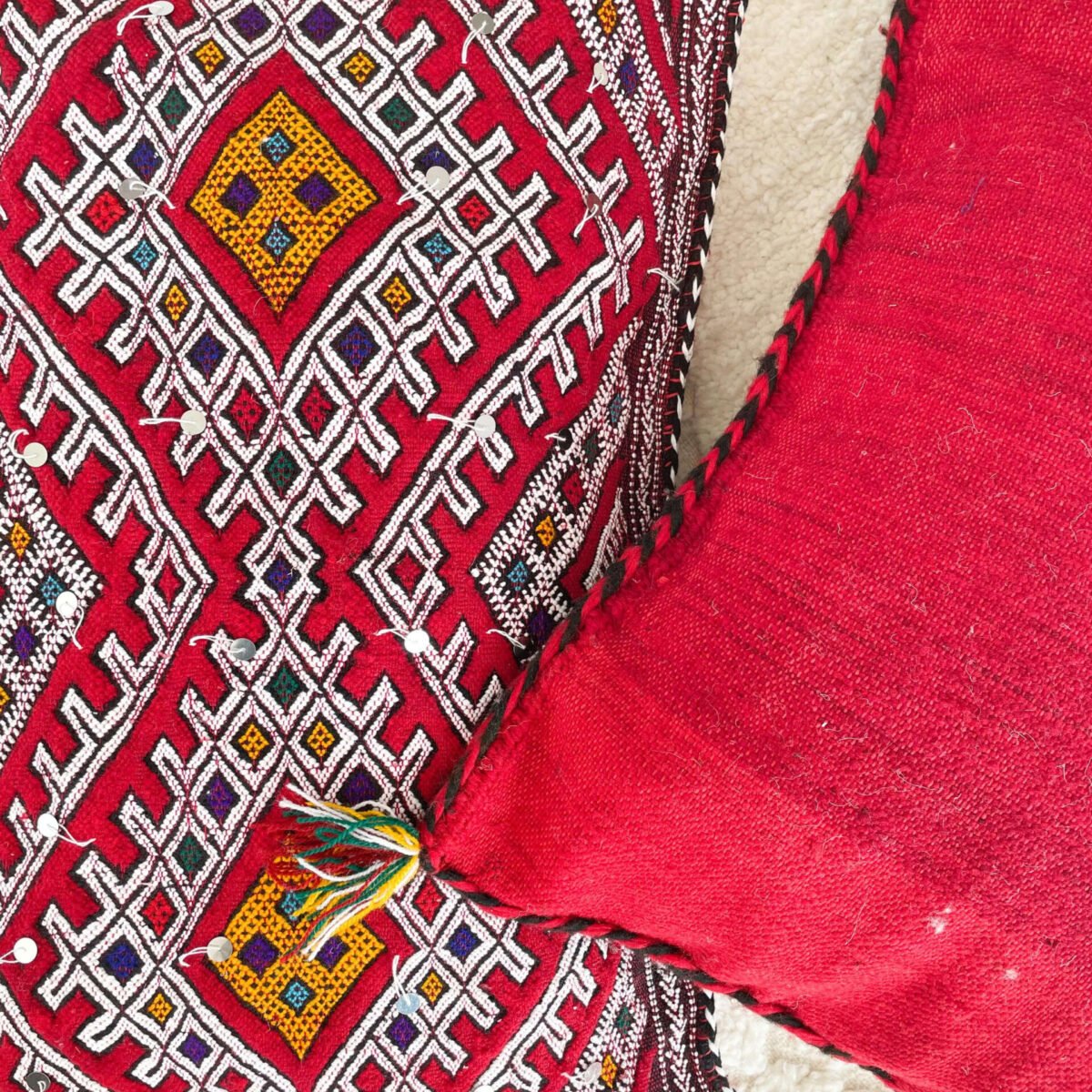 Grand Coussin Berbère Rouge Sequins et Pompons | 72x50 cm