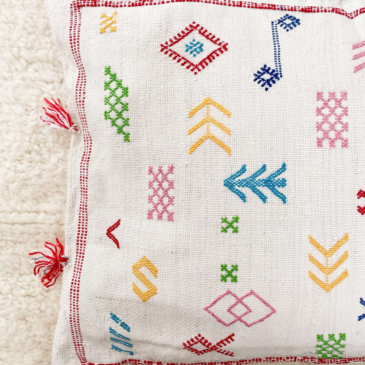 Coussin Berbère Écru Motifs Colorés | 60x38 cm