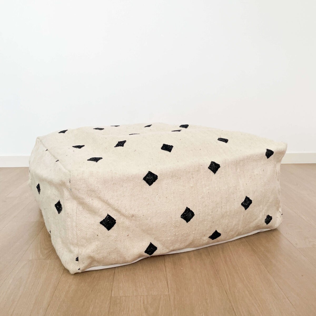 Pouf Laine Point Noir