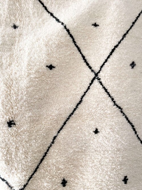 Tapis Beni Ouarain Blanc et Noir | 168x256 cm | Laine Naturelle