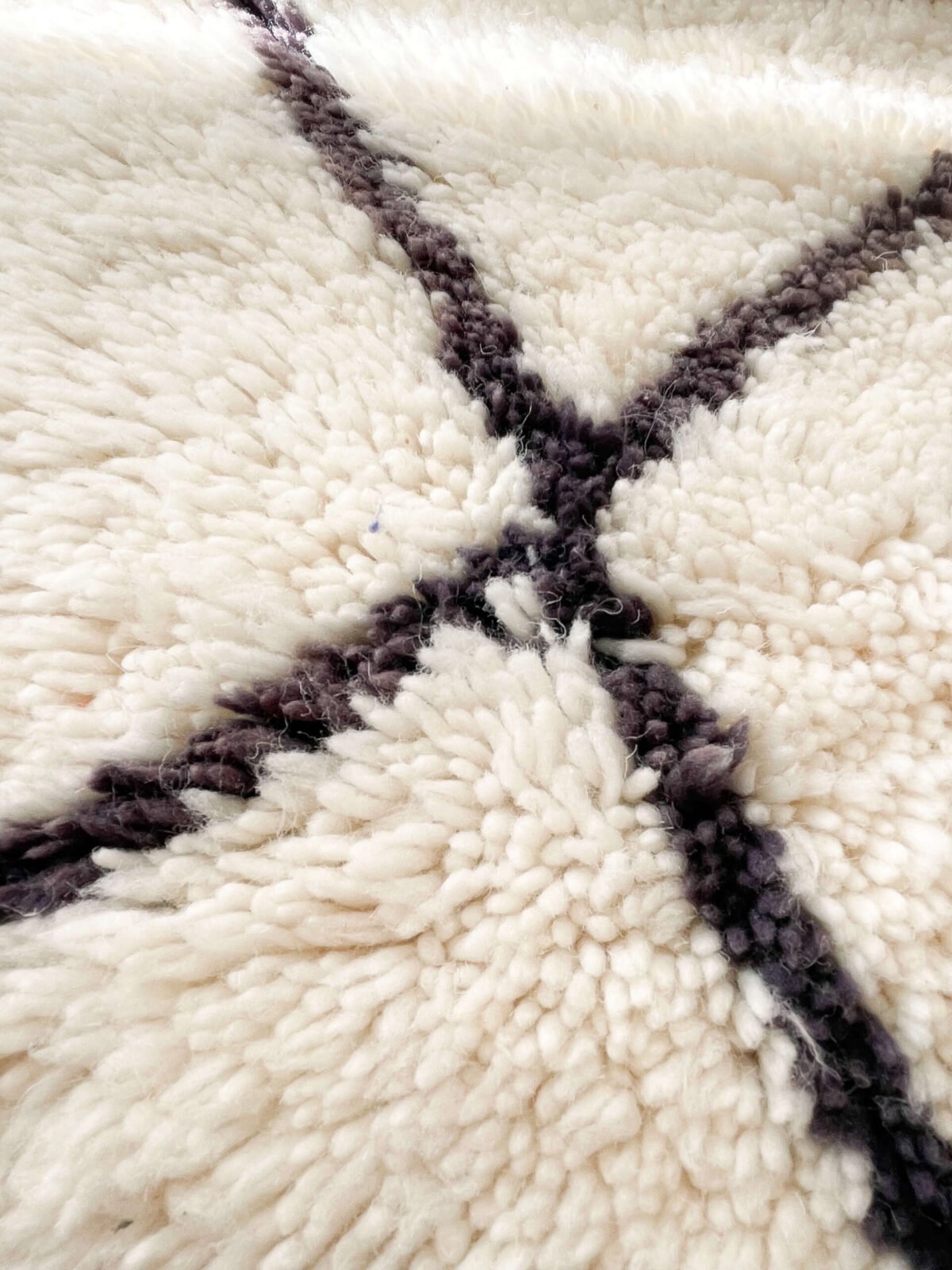 Tapis Berbère Noir et Blanc en Laine | 264x172 cm | Fait Main