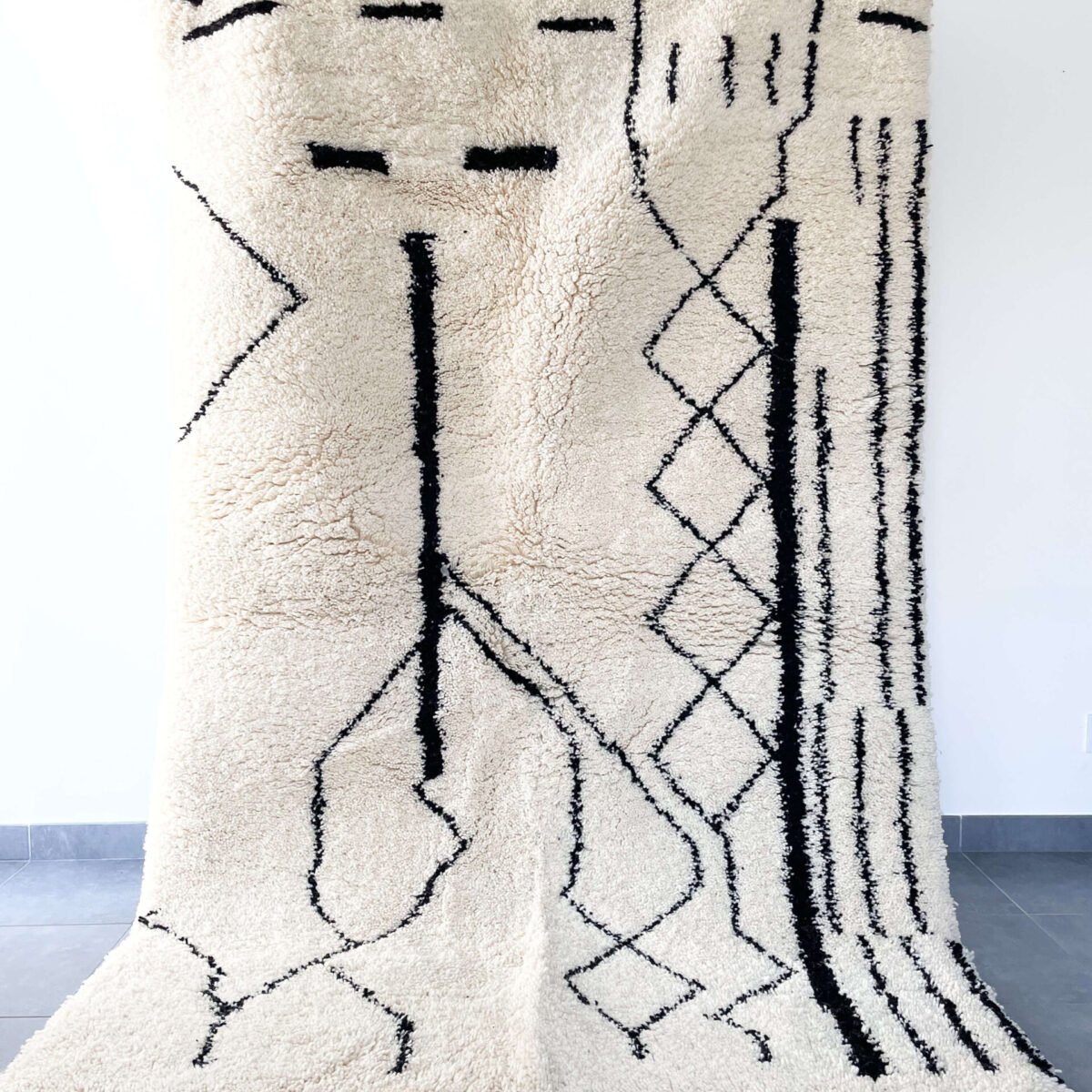 Tapis Berbère Noir et Blanc en Laine | 250x183 cm | Fait Main