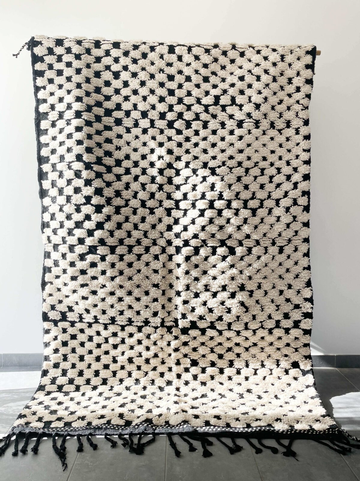 Tapis Berbère Noir et Blanc en Laine | Plusieurs Tailles | Fait Main