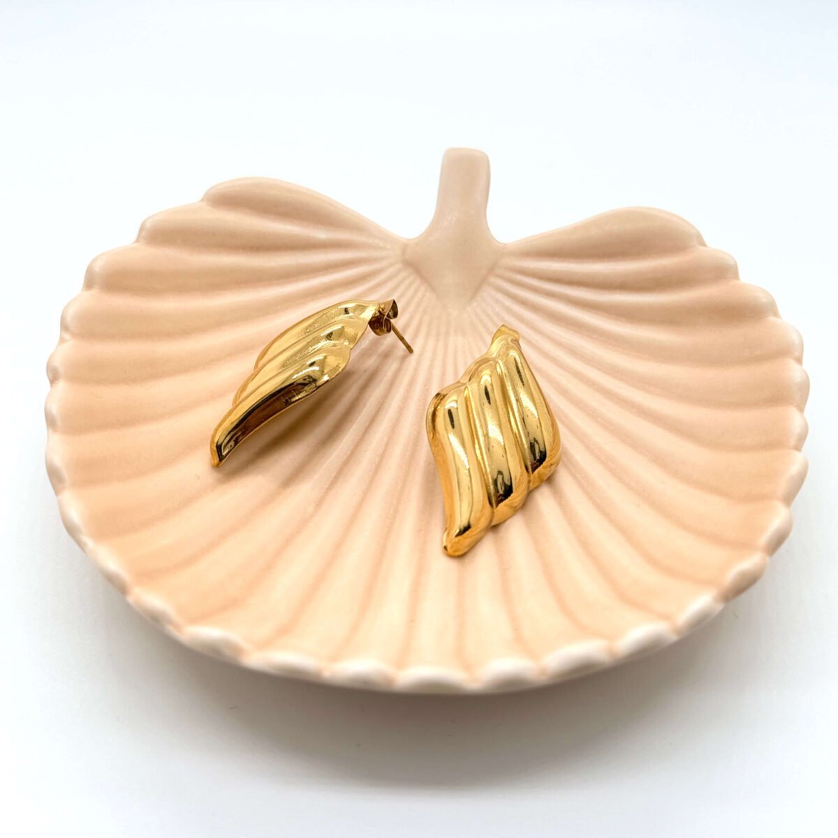 Boucles d'oreilles Géométriques à Trois Ailes