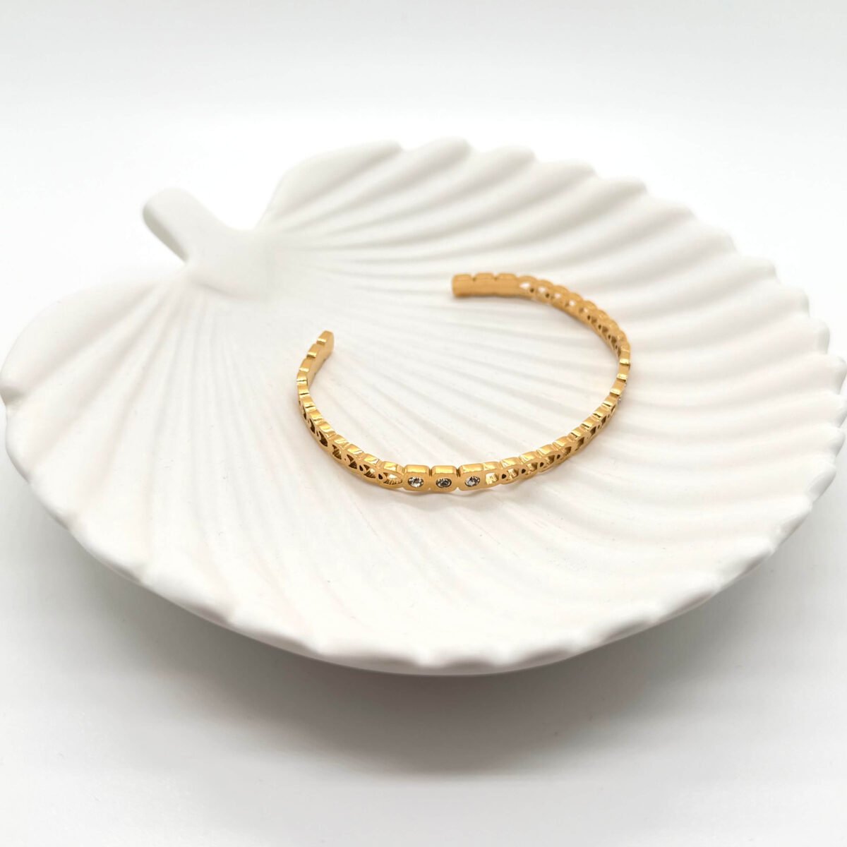 Bracelet doré a Trois Pierres