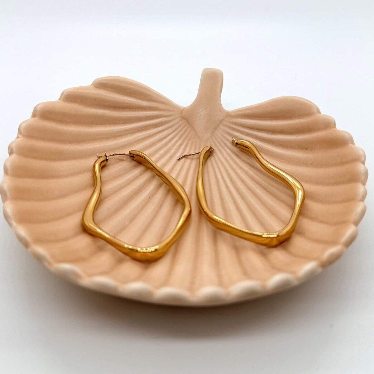 Boucles d’oreilles créoles irrégulières